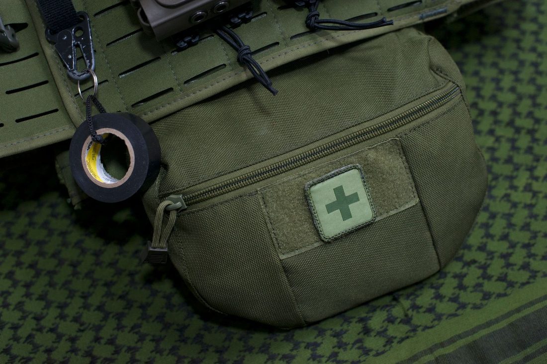 Trousse de premiers secours et matériel — base d'un sac d'évacuation