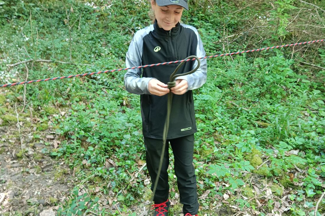 Atelier de nœuds et de cordage en extérieur