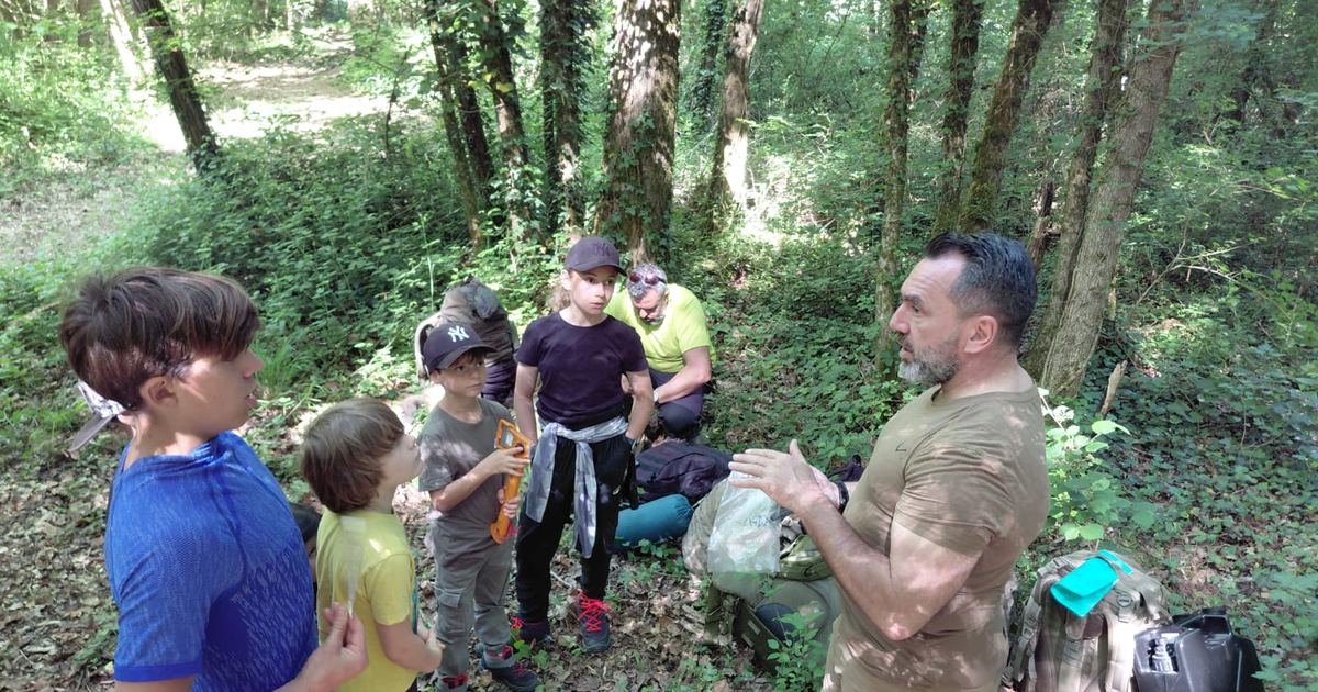 Groupe en atelier de préparation familiale avec un formateur